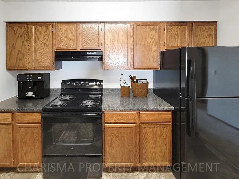 Park Apartments — Photo 16