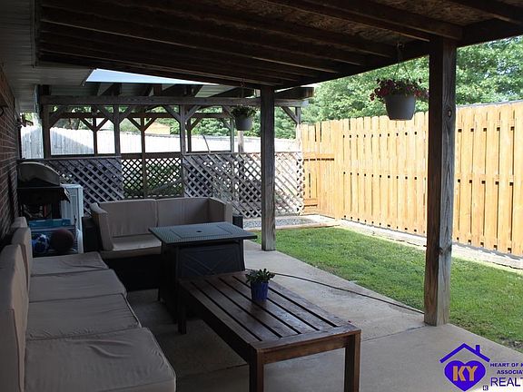 5th image of 304 Oak Valley Dr