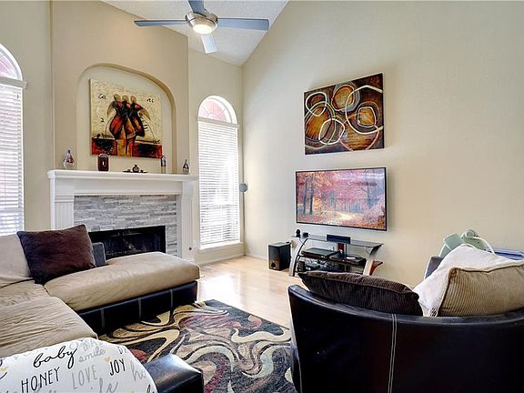 5th image of 2102 Glen Heights Dr