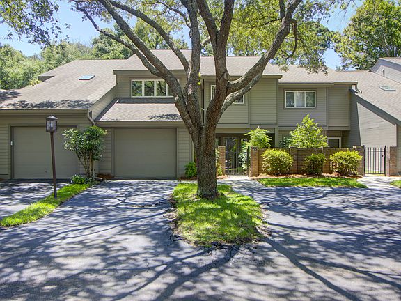 2nd image of 11 Wappoo Creek Pl