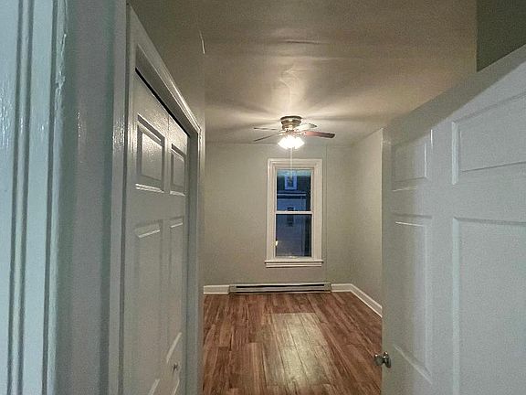 4th image of 201 E Washington St #2F