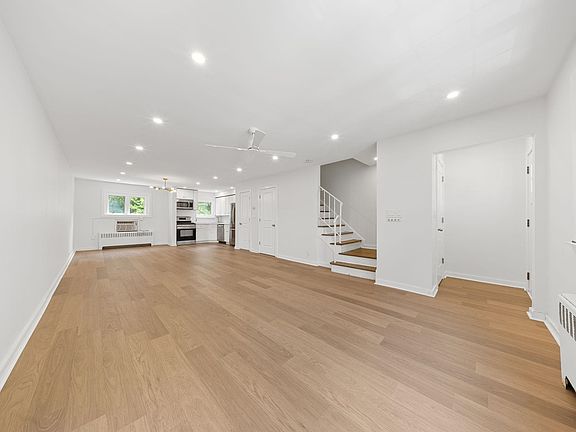 5th image of 32 College St #2