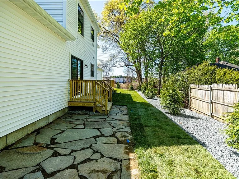 81 Cadora Ave — Photo 29