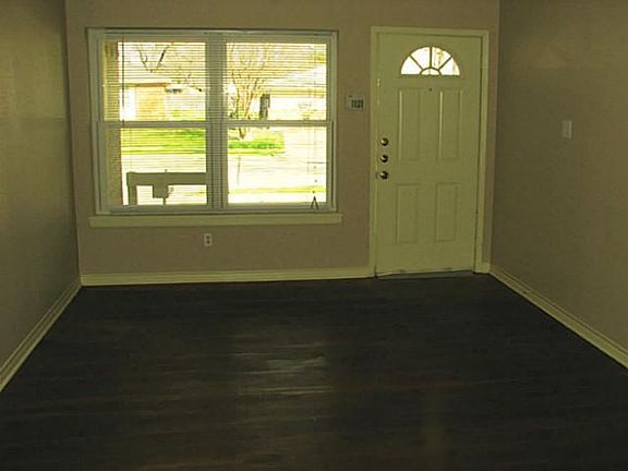 2nd image of 2817 Honeysuckle Dr