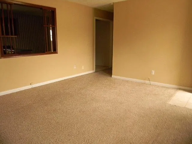253 Ivanhoe Ln — Photo 12