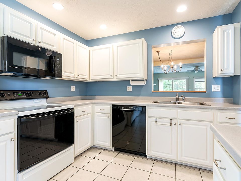 2nd image of 141 Spinnaker Way #141