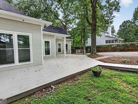 5th image of 8 Westover Dr SW