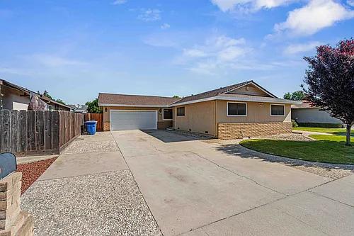 2025 Sweetwater Dr Photo 1