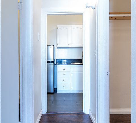 5th image of 5425 Santa Monica Blvd APT 205
