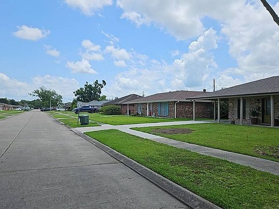 5th image of 410 Walker Dr