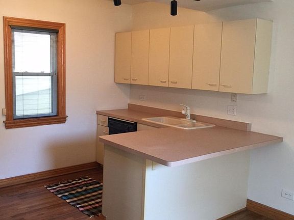 3rd image of 1915 N Wood St #2