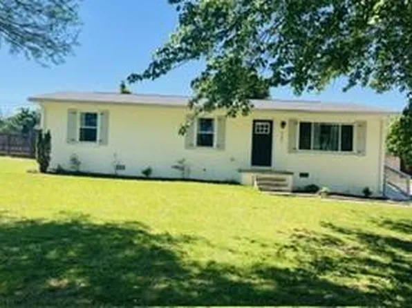 727 Hutcheson Rd, Cookeville, TN 38506
