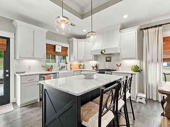 5th image of 300 Hickory Dr