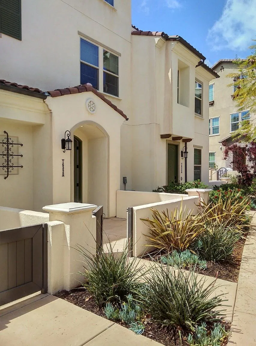 2 bed, 2.5 bath, 1306 sqft, $3,700 — Photo 1