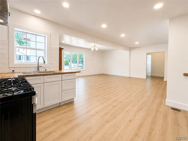 10 Parkside Ct #8 — Photo 7