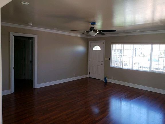 3rd image of 2672 Fair Oaks Ave