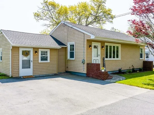32 Wilbur Ave, Dartmouth, MA 02747