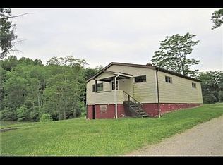 51 Buckeye Dr, New Cumberland, WV 26047