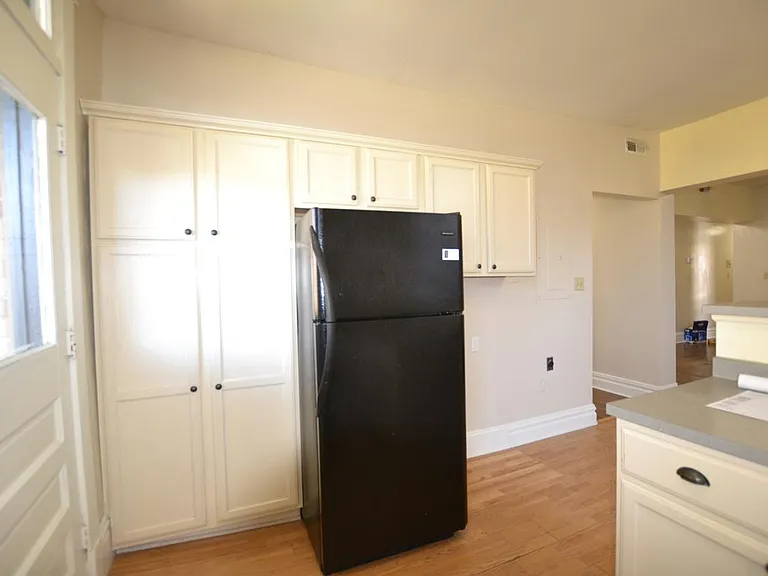 101 12th St #2R — Photo 6