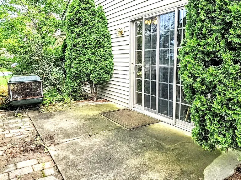 1901 Lillian Dr — Photo 1