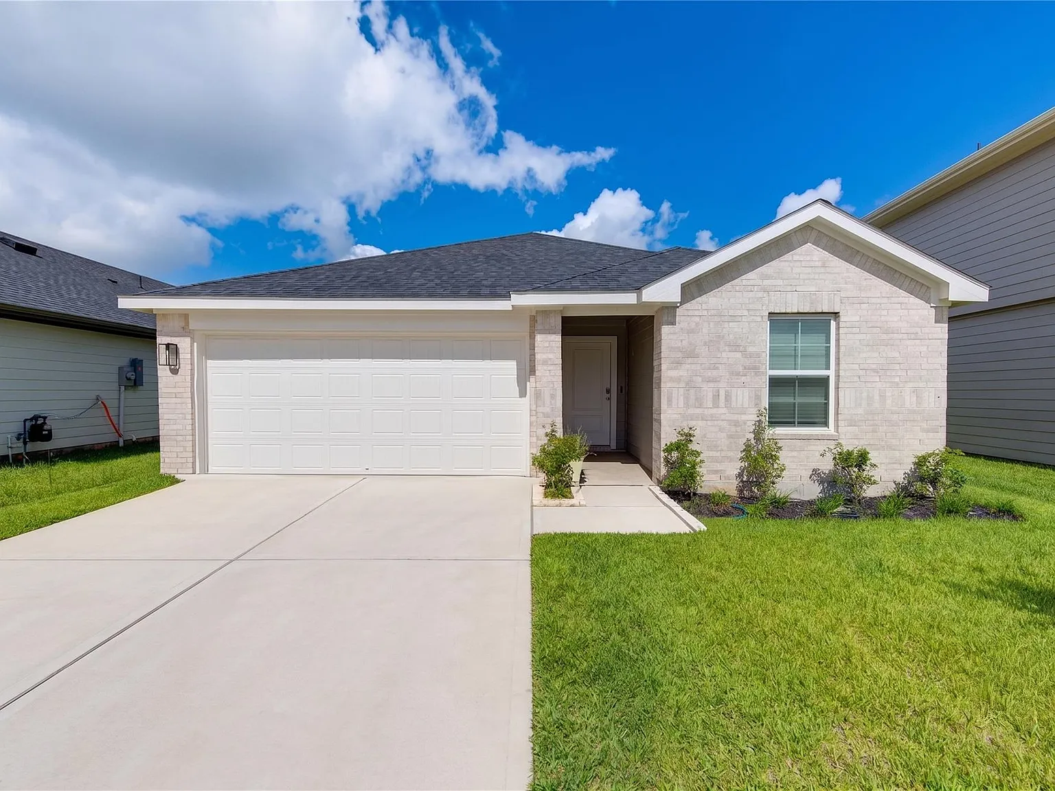 4 bed, 2.0 bath, 1778 sqft, $2,300 — Photo 1