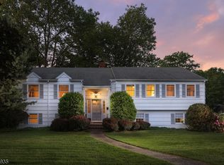 33 Manitou Cir, Westfield, NJ 07090