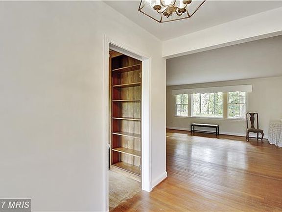 3rd image of 9224 Farnsworth Dr