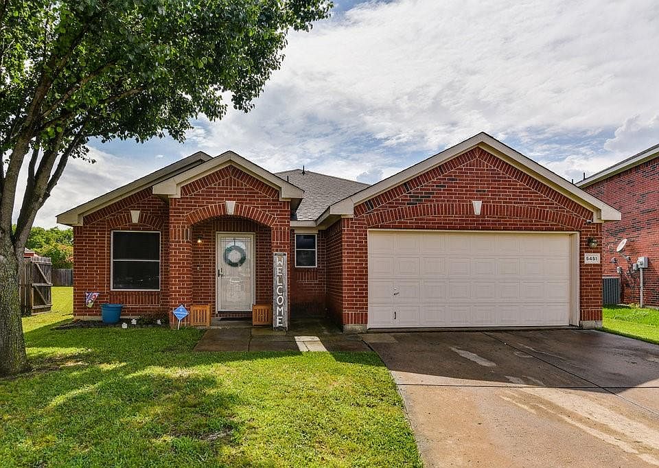 5451 Presidio Dr Grand Prairie Tx 75052 Zillow [ 682 x 960 Pixel ]