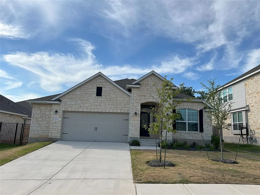 3 bed, 2.0 bath, 2046 sqft, $2,100 — Photo 2