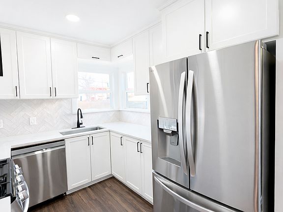 5th image of 2744 Ryan Ave