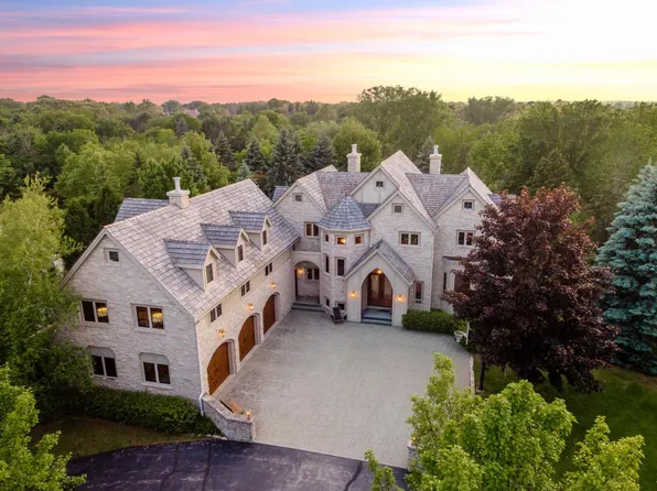 11611 North Canterbury DRIVE, Mequon, WI 53092