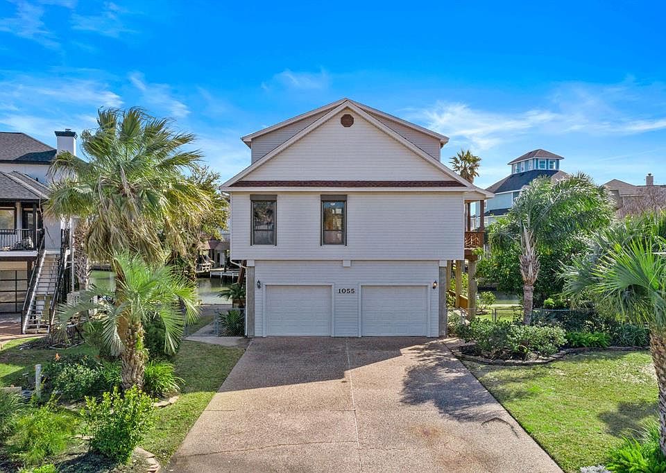 1055 Long Reach ; Tiki Island ; Tiki Island, Texas 77554