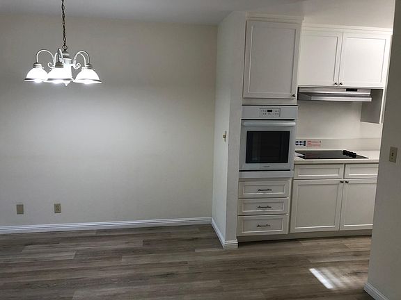 4th image of 1699 Ontario Dr APT 3