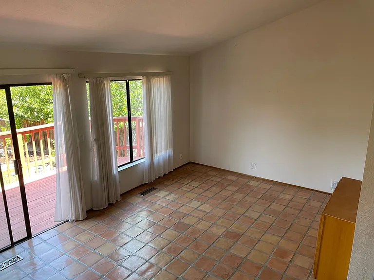 2885 Alice Ct — Photo 2