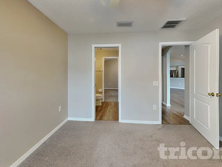 10041 Creek Bluff Dr — Photo 10