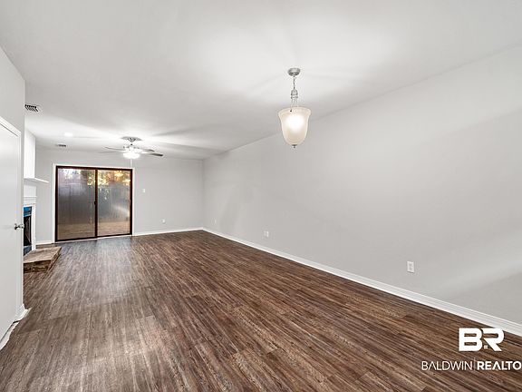 5th image of 20 Summer Oaks Dr