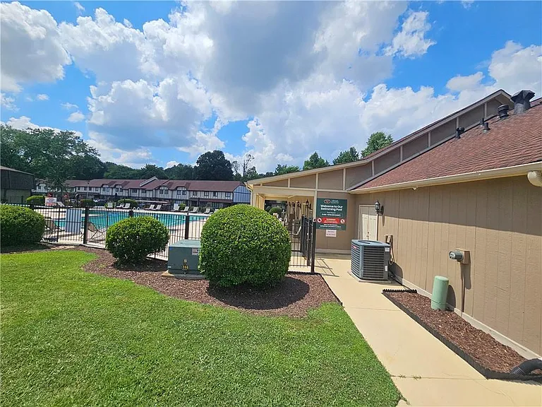 1192 Ashborough Dr SE #B — Photo 24