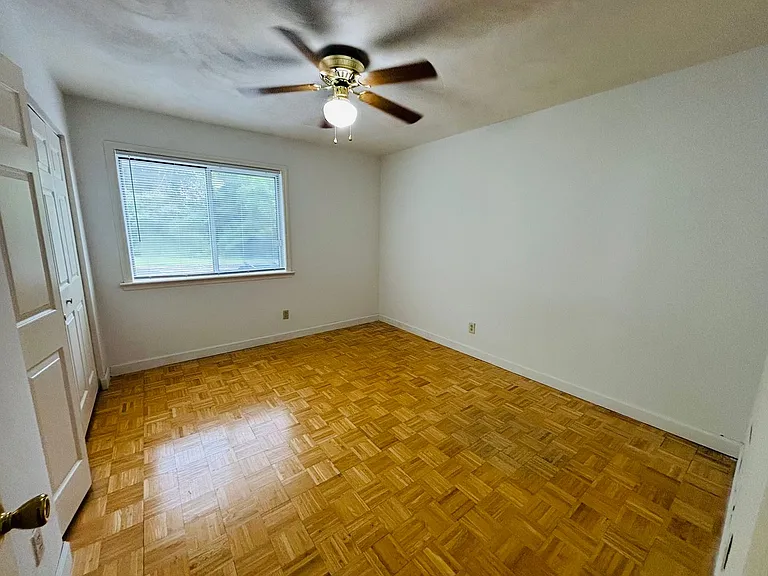 401H Berryfield Ln — Photo 8