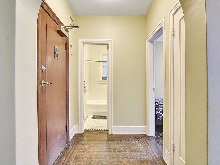 935 Jervis St #4 — Photo 10