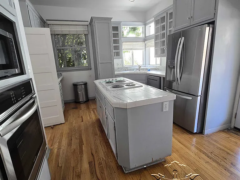 210 N Auburn St — Photo 16