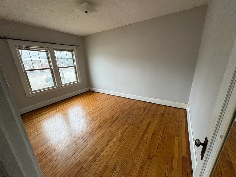 1292 Cove Ave #5 — Photo 8