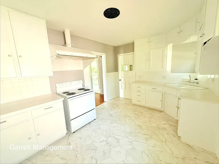 204 S Porter St — Photo 5