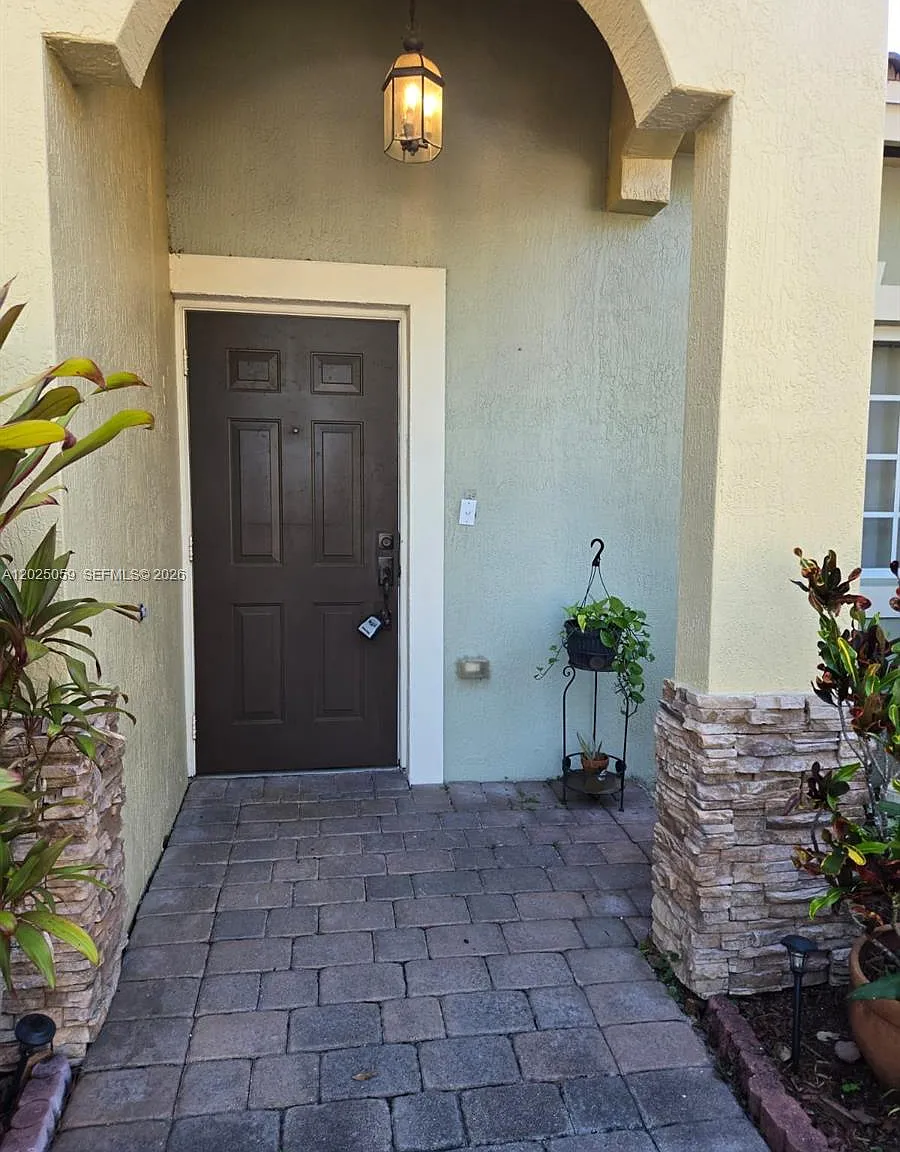 2 bed, 2.0 bath, $2,200 — Photo 2