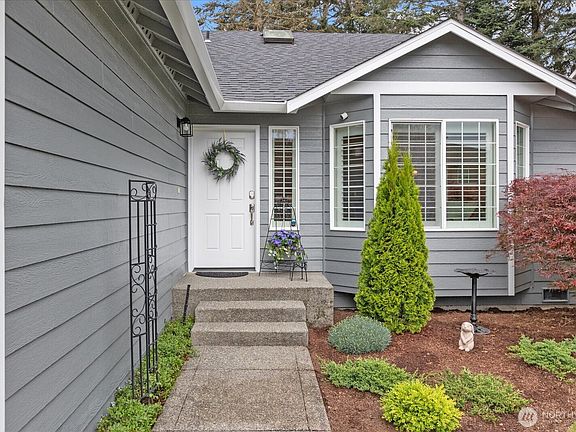 4th image of 7123 38th Street NE