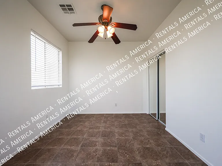 747 N Port Dr — Photo 24