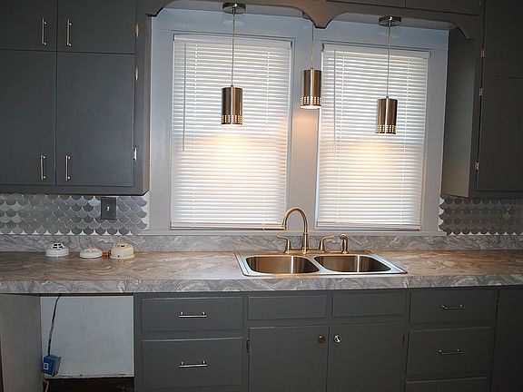 5th image of 2720 SE Michigan Ave