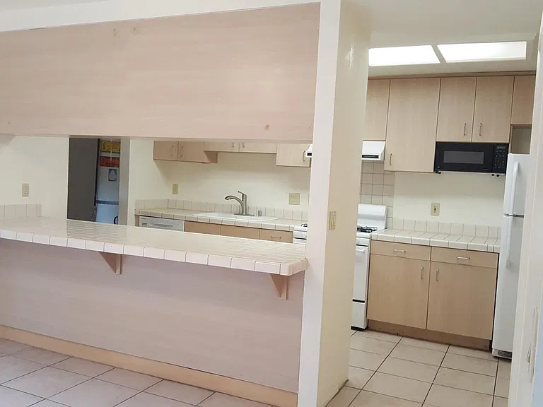 2050 Hornblend St #2050 — Photo 8