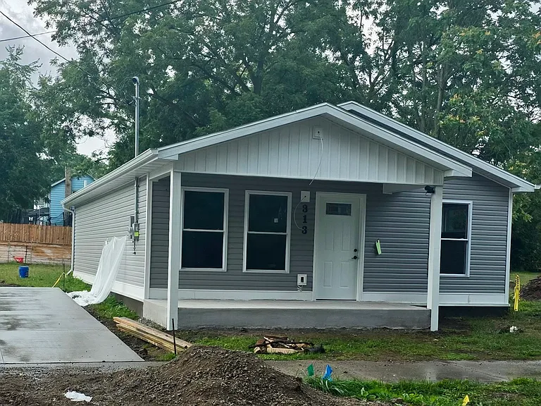 313 N Van Dorn St — Photo 1