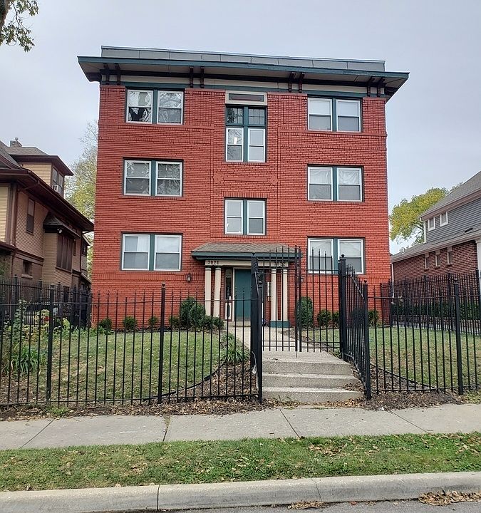 1st image of 3022 McGee St Floor 3