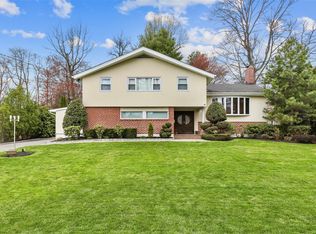 21 Dell Dr, Eastchester, NY 10709